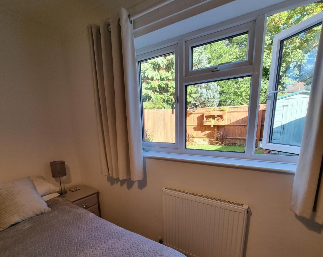 Private One Bedroom Apartment With Garden And Parking Thame Exterior foto